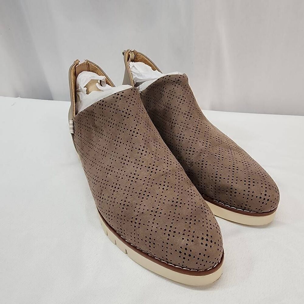 Dr. Scholl's Shoes Size 9.5 Womens Insane Faux Suede Perforated Slip-On Sneakers